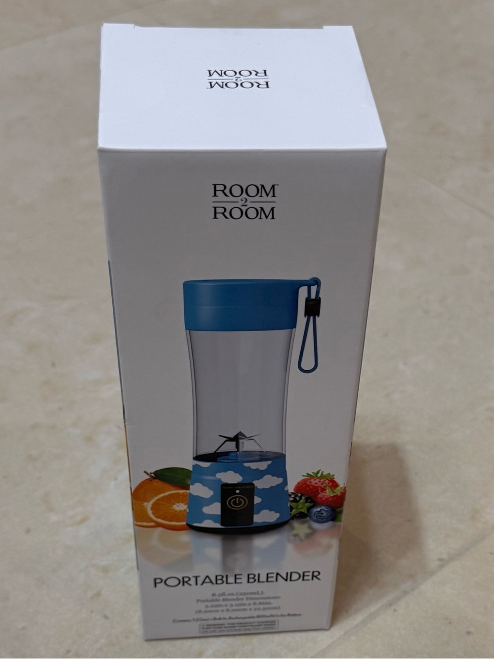 ROOM2ROOM Portable Blender -8.5fl.oz(250ml) Size:3.23”+3.15”+8.86”. New w box
